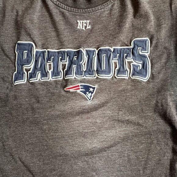 NFL Team Apparel Men's Gray Patriots Print Crew Neck long sleeved shirt Size Lar - Picture 8 of 10